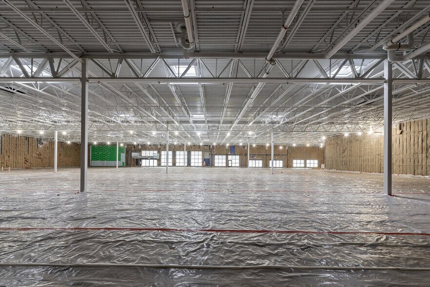 More Photos Of 41128-41496 Ann Arbor Rd E, Plymouth Storefront For Lease