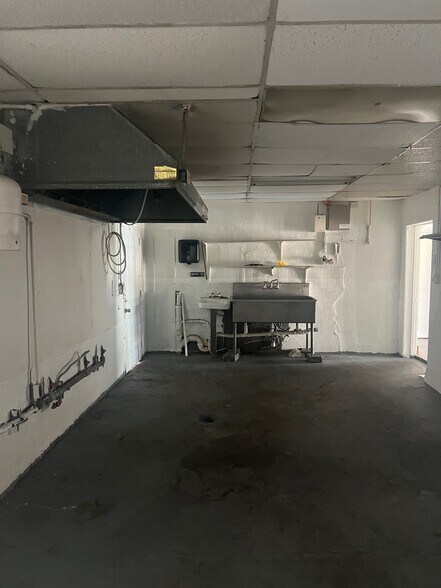 More Photos Of 428 US Highway 27, Moore Haven General Retail For Lease