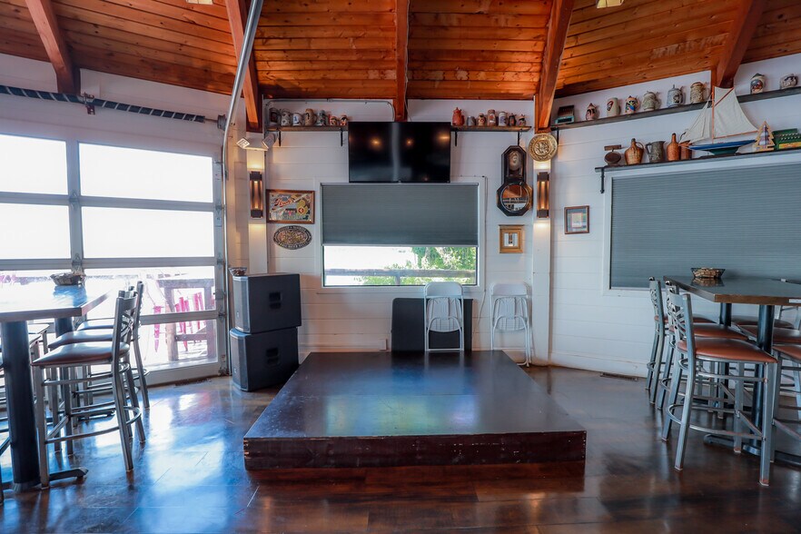 More Photos Of 700 Jordan Point Rd, Hopewell Restaurant For Sale