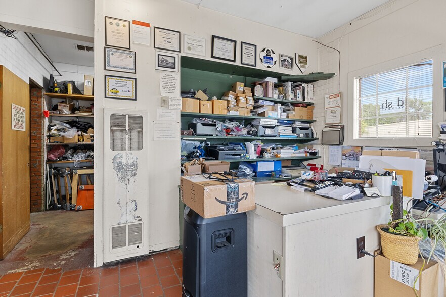 More Photos Of 1202 N Jefferson Ave, Mount Pleasant Specialty For Sale