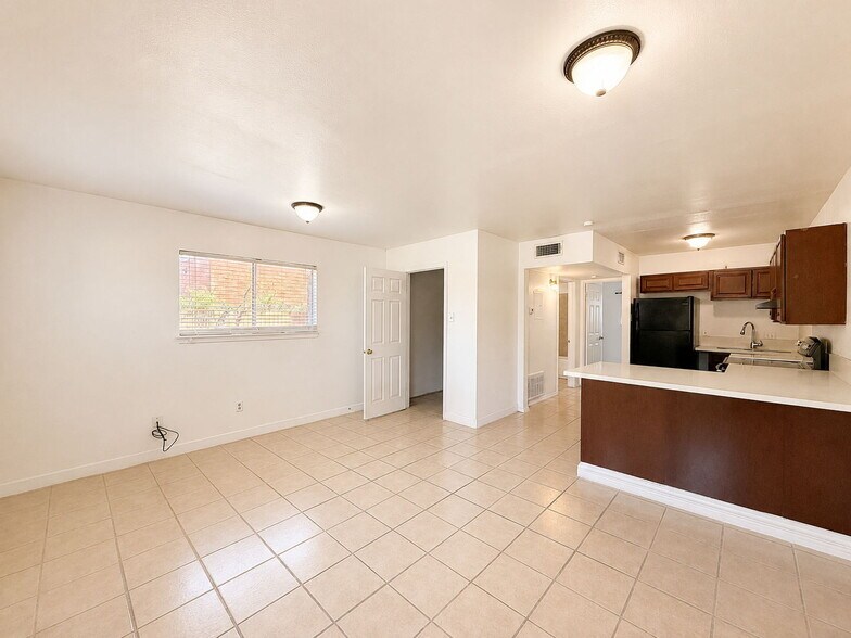 More Photos Of 1004 Austin St, Portland Apartments For Sale