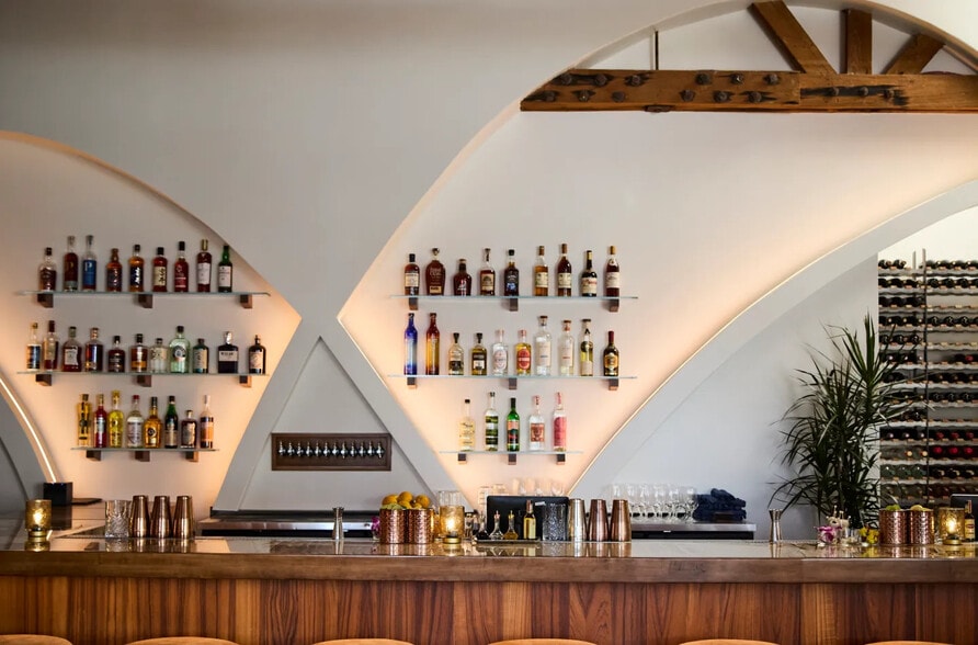 More Photos Of 2415-2449 Main St, Santa Monica Restaurant For Lease