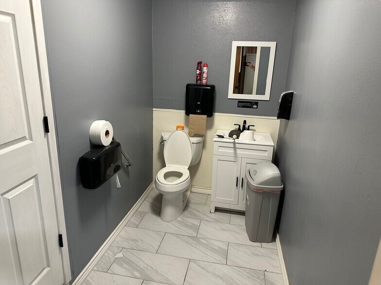 More Photos Of 806 E Gravis St, San Diego Freestanding For Sale