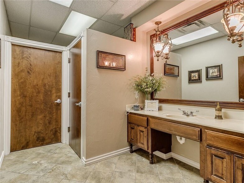 More Photos Of 9101 S Robinson Ave, Oklahoma City Lodge Meeting Hall For Sale