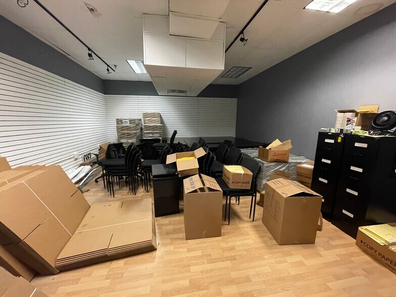 More Photos Of 9075-9125 Antique Way, Manassas Warehouse For Lease