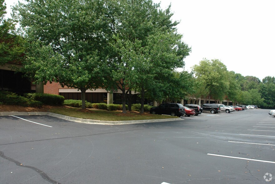 More Photos Of 3980 DeKalb Technology Pky, Atlanta Light Distribution For Lease