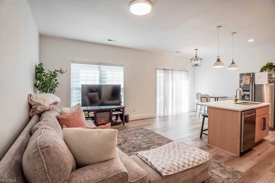 More Photos Of 2046 Noble Dr, Wooster Apartments For Sale
