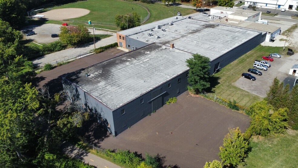 More Photos Of 1121 River St, Lansing Distribution For Lease