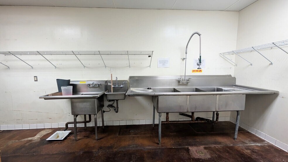 More Photos Of 16527 Bellflower Blvd, Bellflower Storefront For Sale