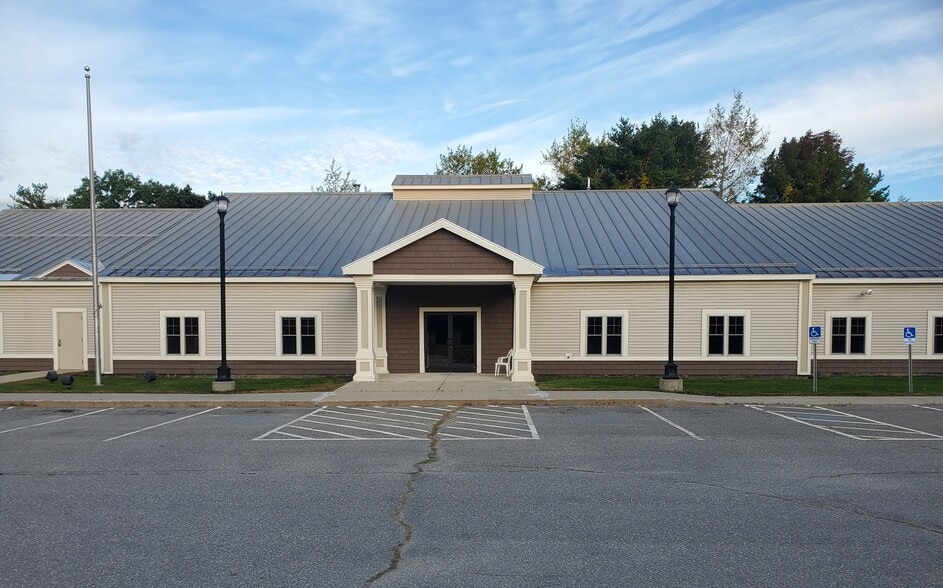More Photos Of 360 Old County Rd, Rockland Office For Lease