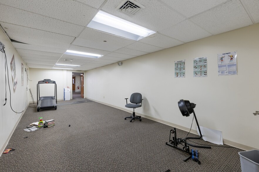 More Photos Of 19-25 Main St, Hartford Office Residential For Sale