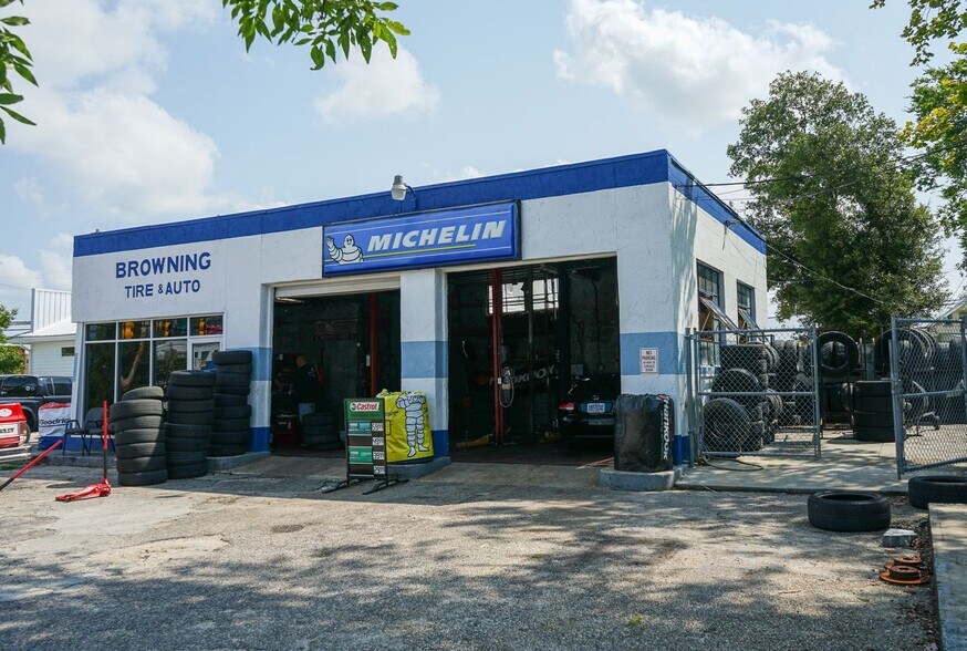 Primary Photo Of 601 S 17th St, Wilmington Auto Repair For Sale