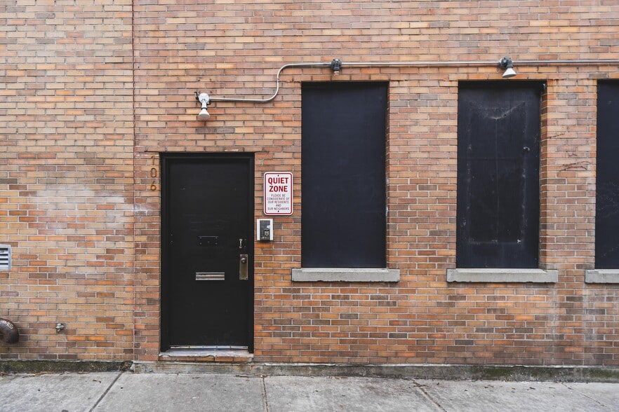 More Photos Of 102-106 Calyer St, Brooklyn Office For Sale