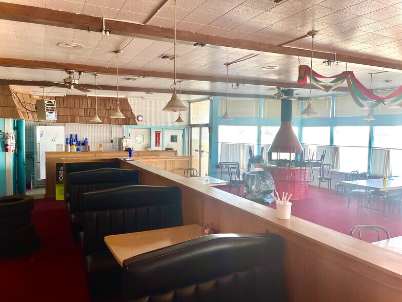 More Photos Of 918 W Wine Country Rd, Grandview Restaurant For Sale