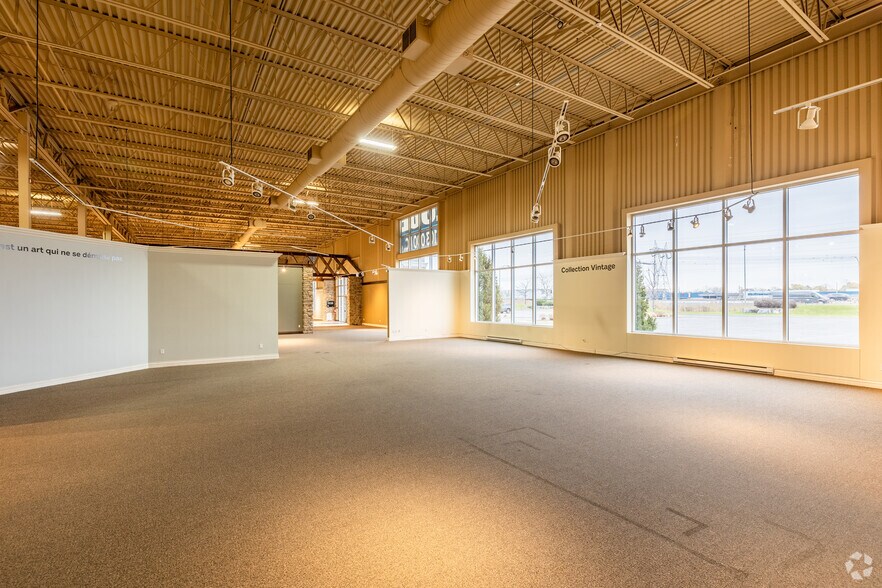 More Photos Of 1939-1979F Rue F.X. Sabourin, Saint-hubert General Retail For Lease