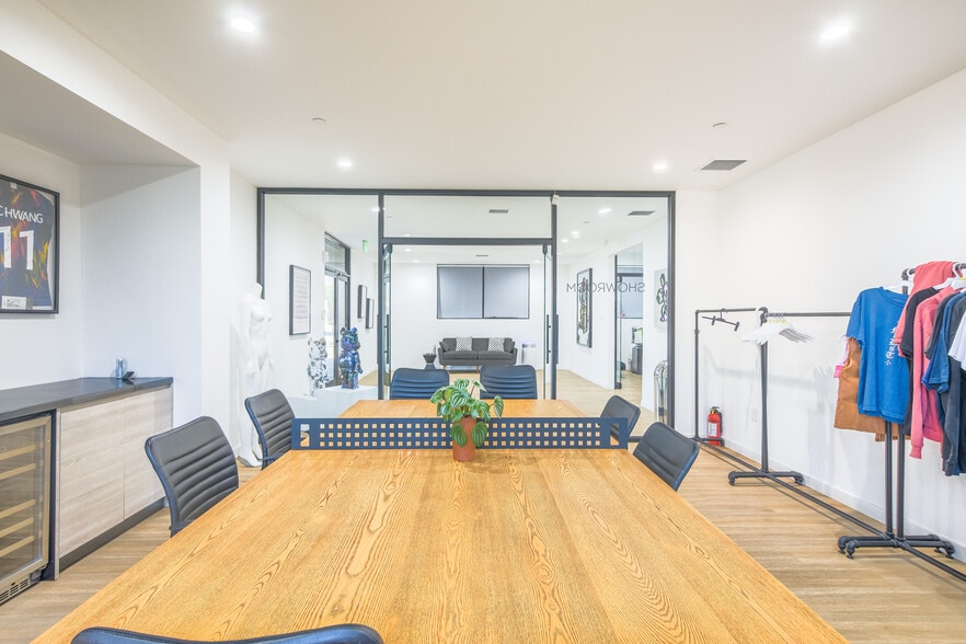 More Photos Of 2300 S Broadway, Los Angeles Manufacturing For Sale