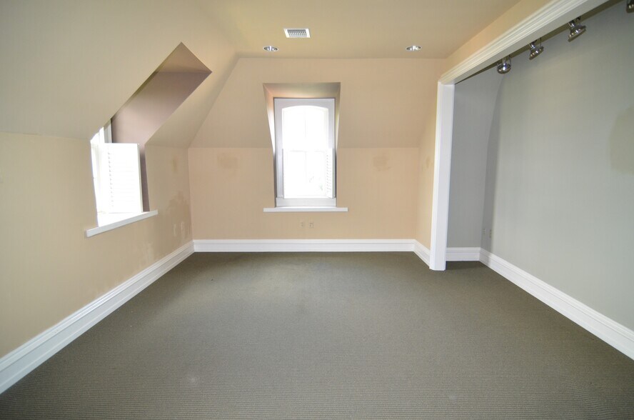 More Photos Of 24 Mine St, Flemington Office For Sale