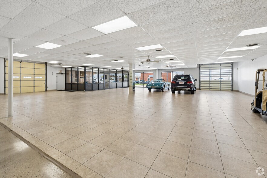 More Photos Of 7682 E 46th Pl, Tulsa Auto Dealership For Lease