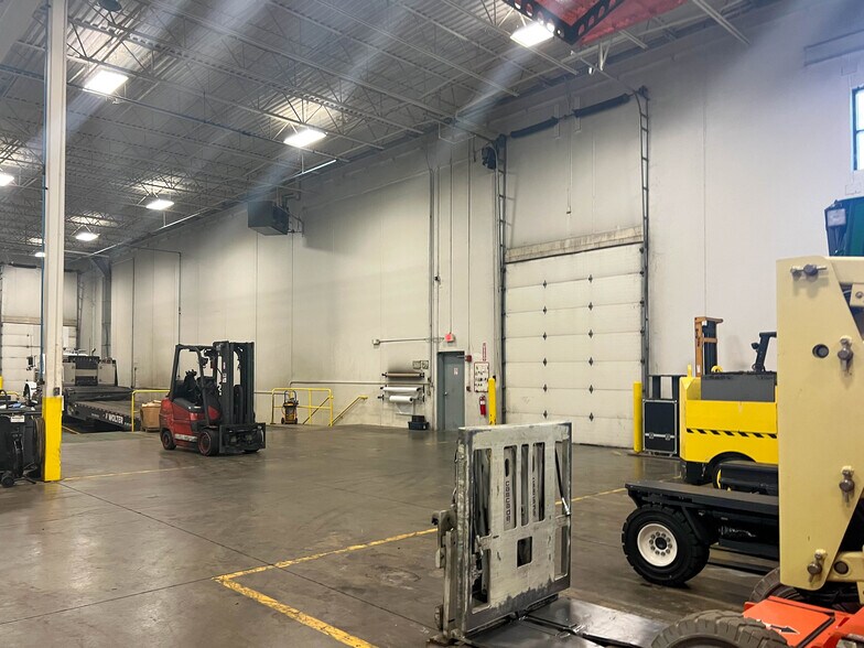 More Photos Of 1776 W Matthew Dr, De Pere Manufacturing For Sale