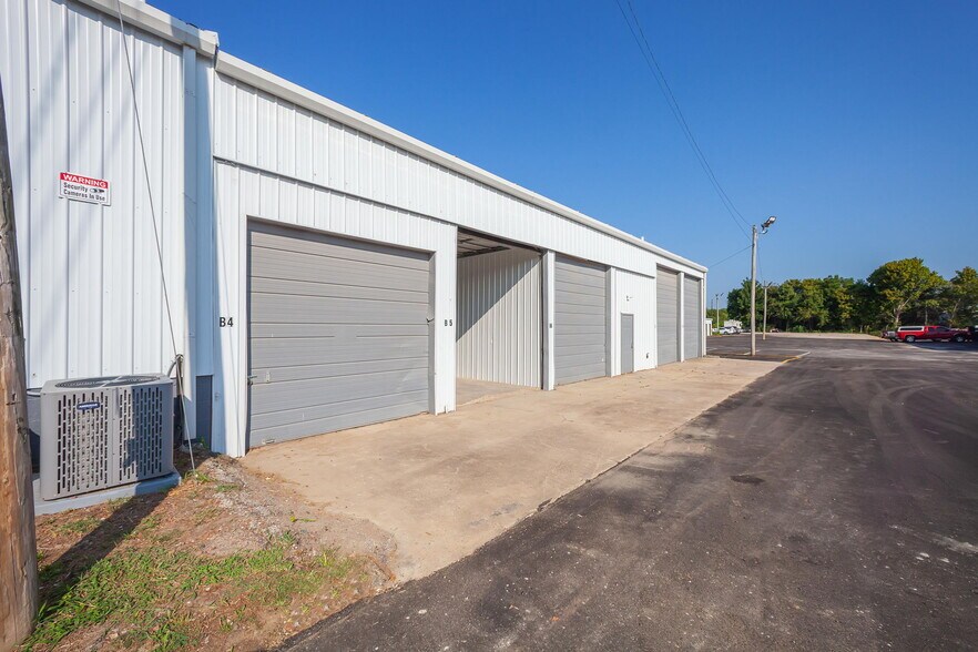 More Photos Of 123-139 Ragland Rd, Jackson Warehouse For Lease
