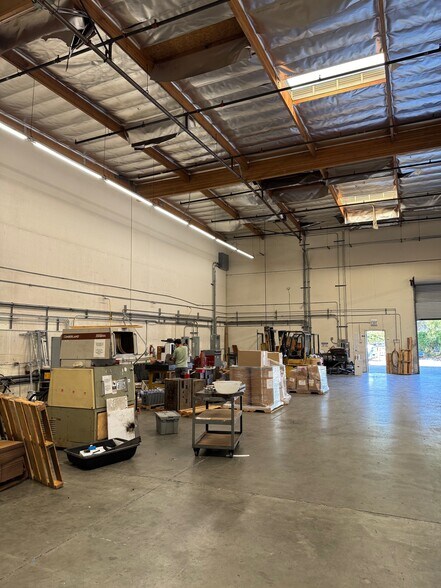 More Photos Of 25620 Rye Canyon Rd, Valencia Warehouse For Lease