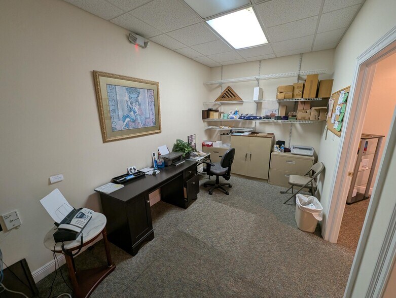More Photos Of 935 17th St, Vero Beach Storefront Retail Office For Lease