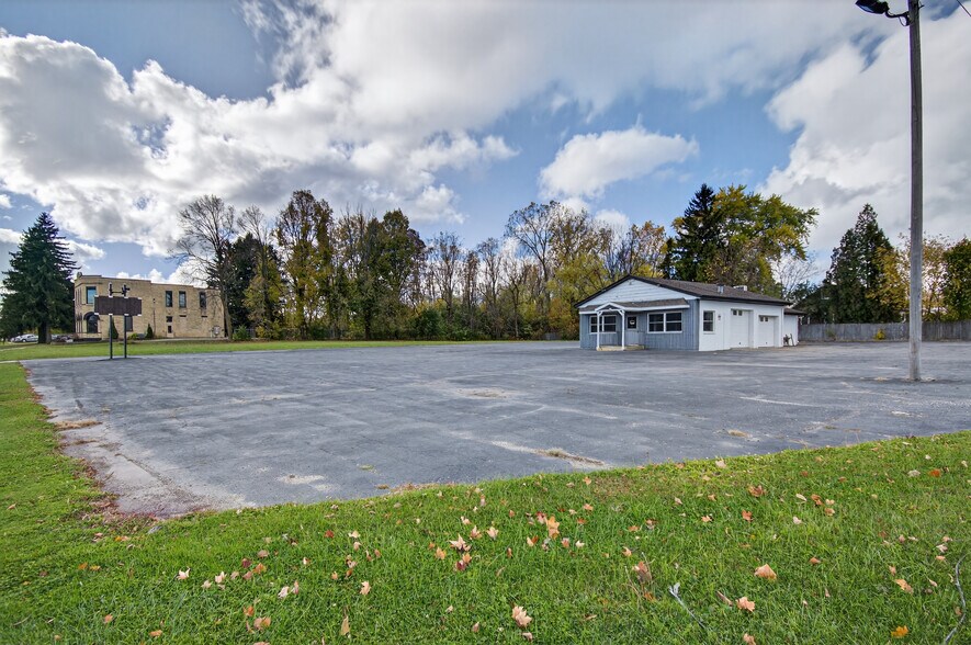 More Photos Of 4418 Douglas Ave, Racine Auto Dealership For Sale