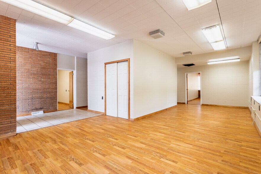 More Photos Of 1250 Franklin Ave, Brookville Office For Sale
