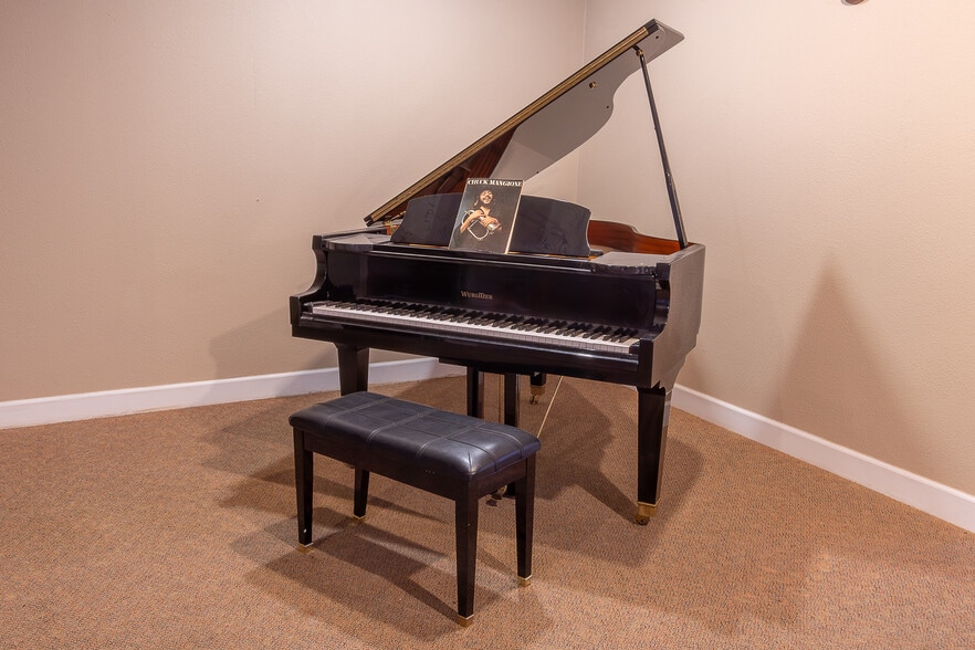 More Photos Of 2815 E Jackson St, Hugo Rehabilitation Center For Lease