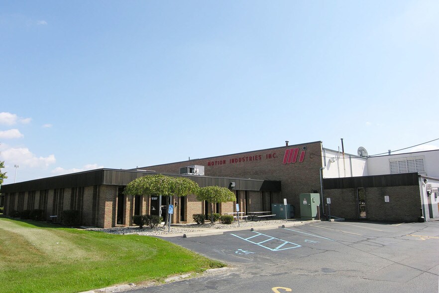 More Photos Of 1700-1704 E Avis Dr, Madison Heights Warehouse For Lease