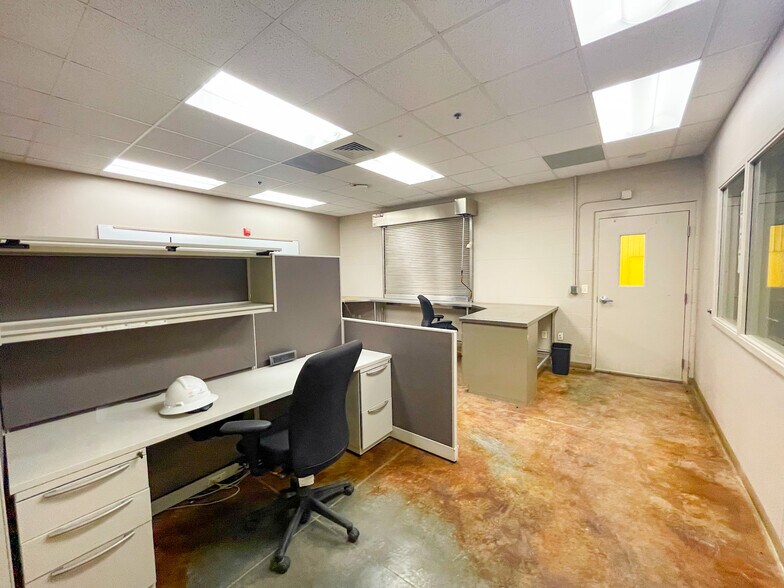 More Photos Of 2625 Co 180 rd, Garden City Manufacturing For Sale
