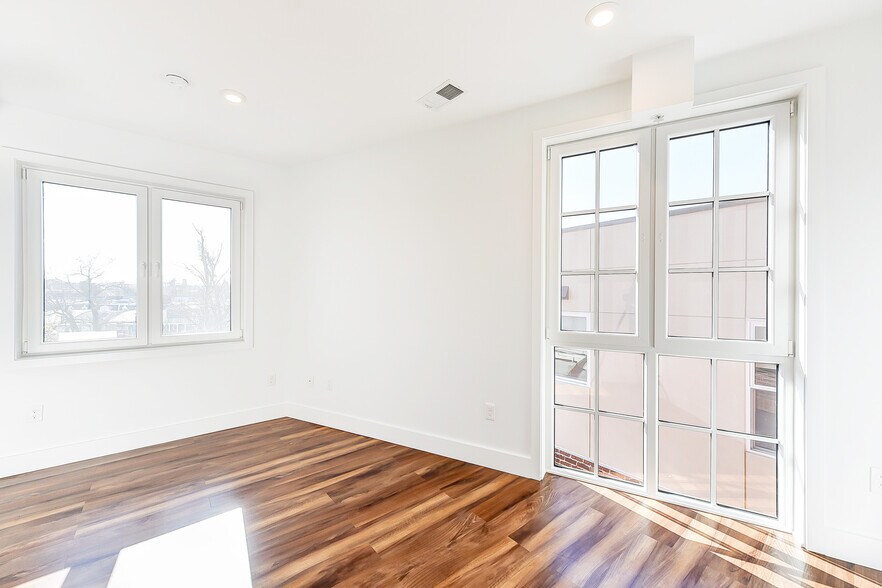 More Photos Of , Washington Multifamily For Sale