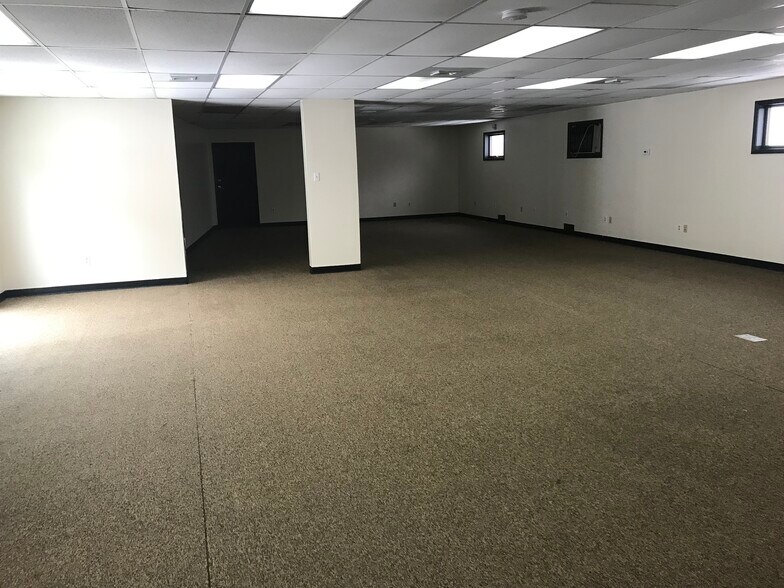More Photos Of 1301 Saw Mill Run Blvd, Pittsburgh Warehouse For Sale