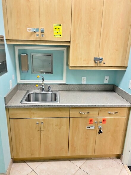 More Photos Of 1217 Piper Blvd, Naples Medical For Sale