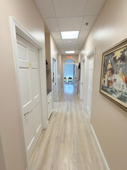 More Photos Of 10189 Cleary Blvd, Plantation Medical For Lease