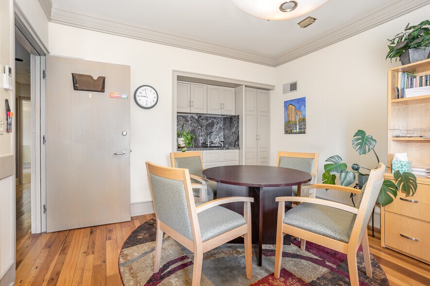 More Photos Of 1910 Harrington Dr, Lancaster Office For Sale