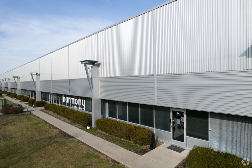 More Photos Of 600 Meadowlands Pky, Secaucus Light Distribution For Lease
