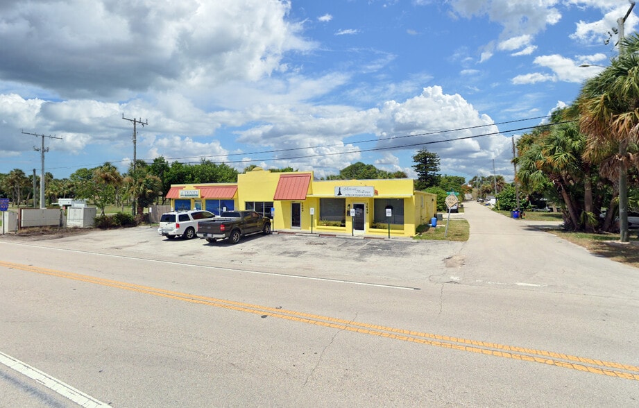 More Photos Of 2659-2679 NE Dixie Hwy, Jensen Beach Storefront Retail Office For Sale