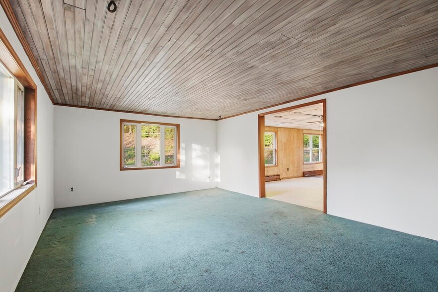 More Photos Of 116 Ringtown Blvd, Ringtown Flex For Sale