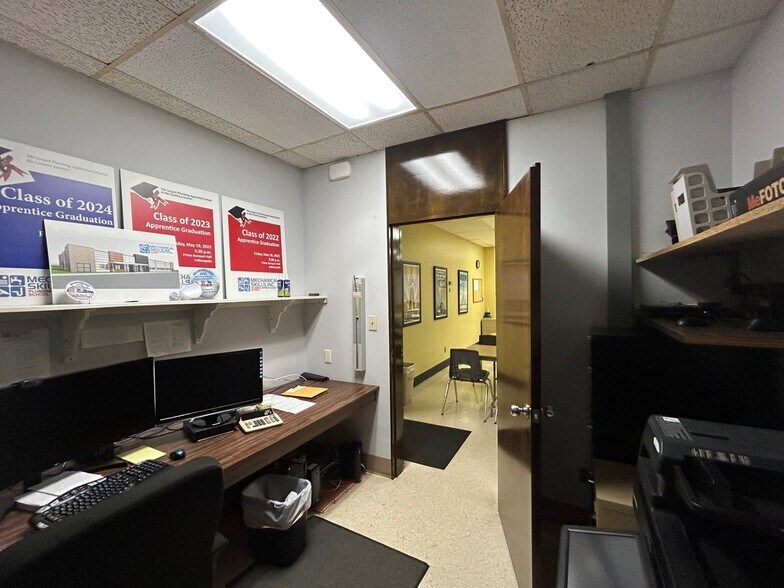 More Photos Of 3535 E Michigan St, Indianapolis Office For Sale