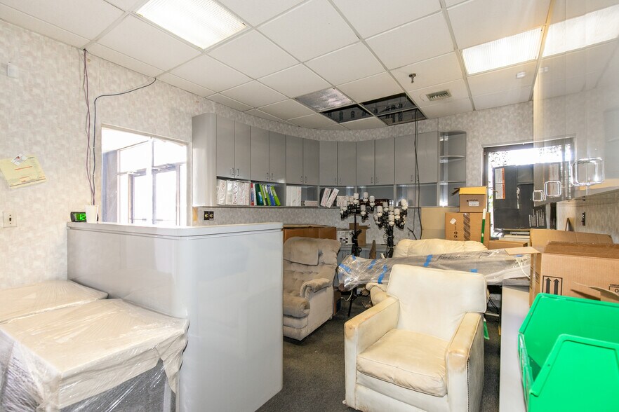 More Photos Of 161 Remington Blvd, Ronkonkoma Warehouse For Sale