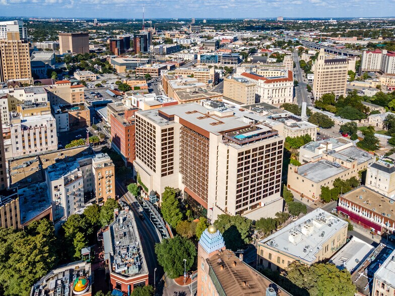 More Photos Of 123 Losoya St, San Antonio Hotel For Lease