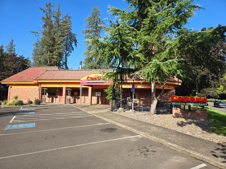 More Photos Of 4250 SW Mercantile Dr, Lake Oswego Restaurant For Sale