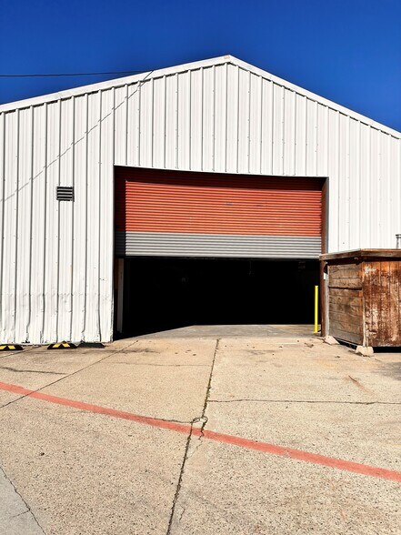 More Photos Of 585 Quarry Rd, San Carlos Warehouse For Lease