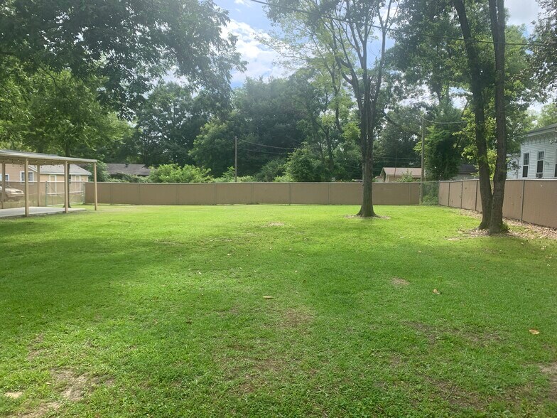 More Photos Of 320 19th St N, Columbus Flex For Lease