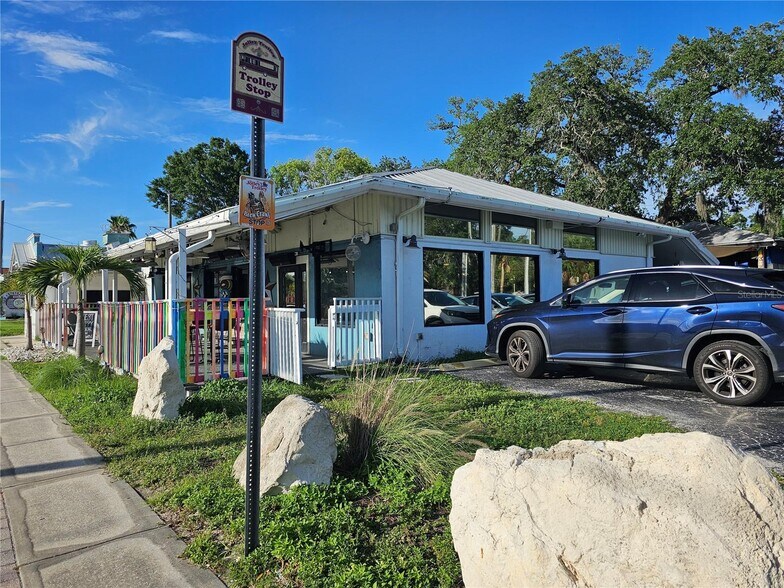 More Photos Of 606 N Pinellas Ave, Tarpon Springs Restaurant For Sale