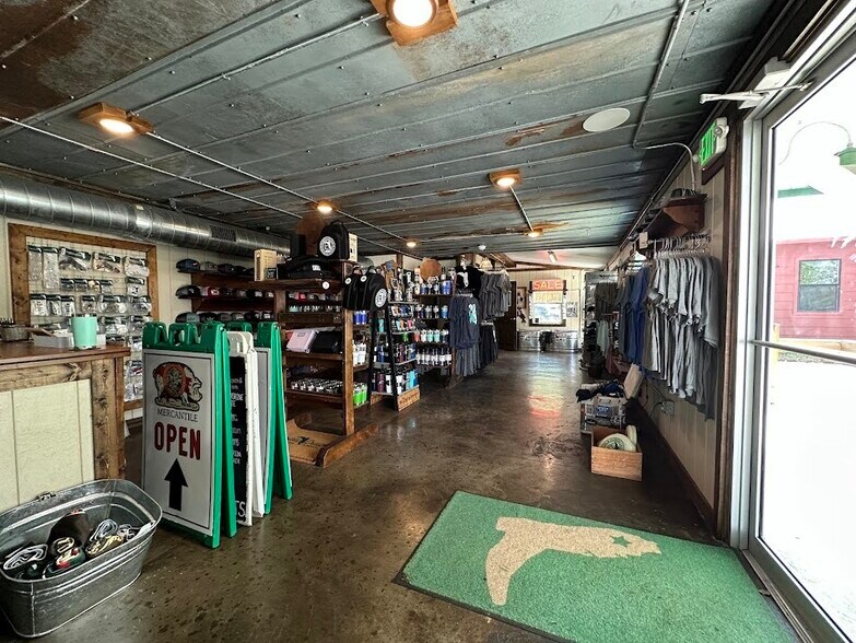 More Photos Of 10 Natelle Ave, Brooksville General Retail For Lease