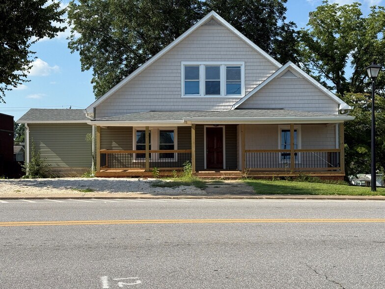 Primary Photo Of 237 E Main St, Yadkinville Freestanding For Lease