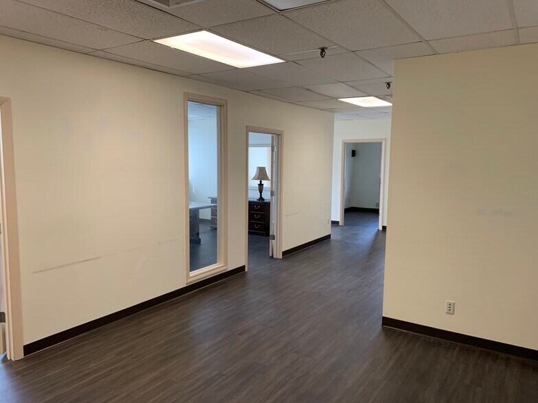 More Photos Of 449 Silas Deane Hwy, Wethersfield Medical For Lease