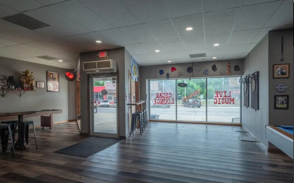 More Photos Of 1107 Cherokee Ave, Seneca Restaurant For Sale
